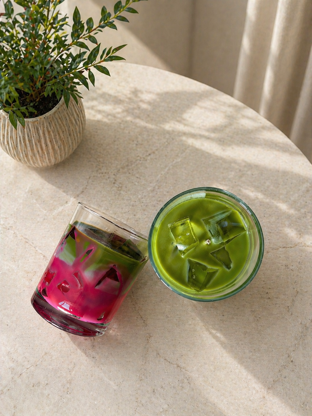 Iced Strawberry Matcha Latte - obrazek 2